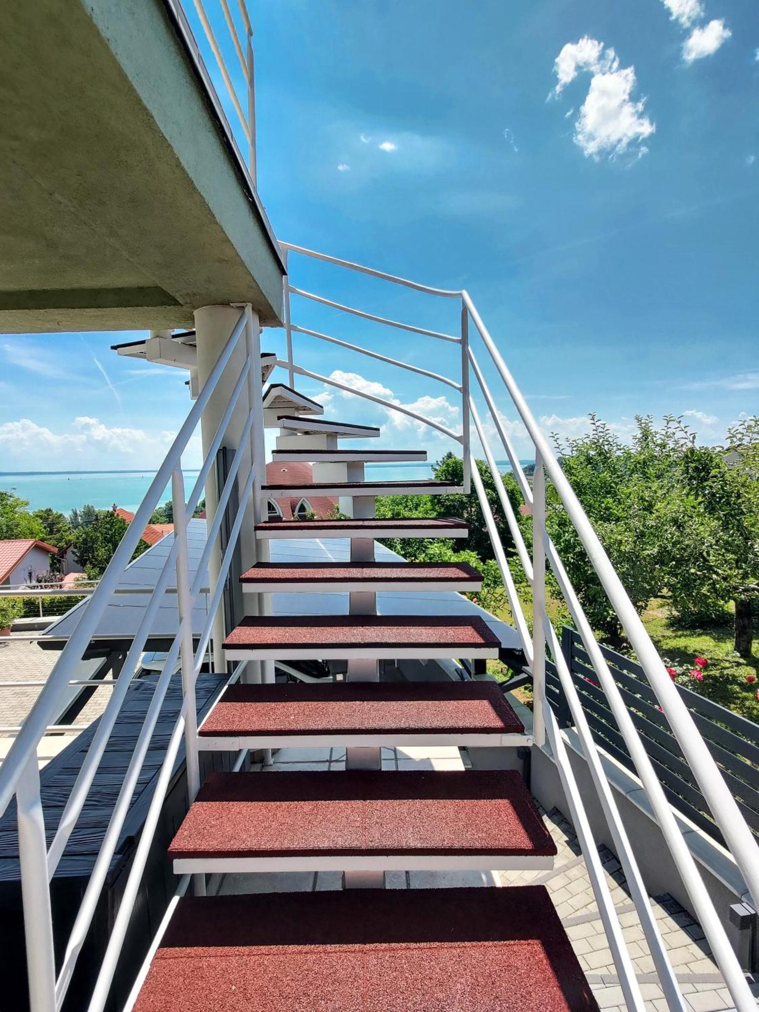 Fuegefa Apartman Balatonalmadi Bagian luar foto
