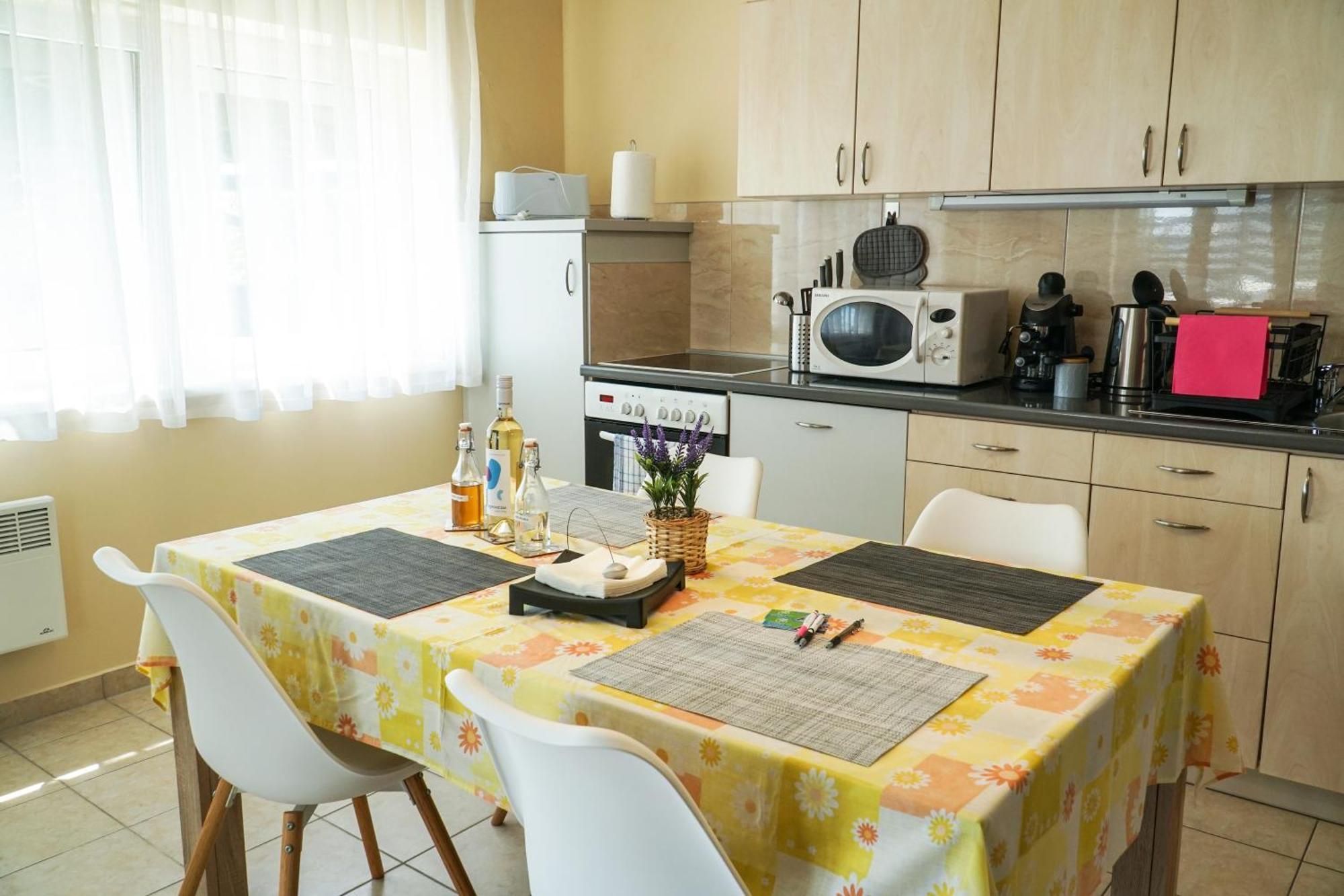 Fuegefa Apartman Balatonalmadi Bagian luar foto